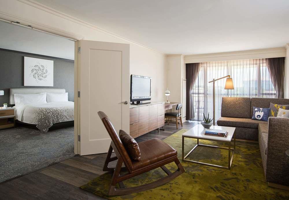 Renaissance Raleigh North Hills Hotel Екстериор снимка
