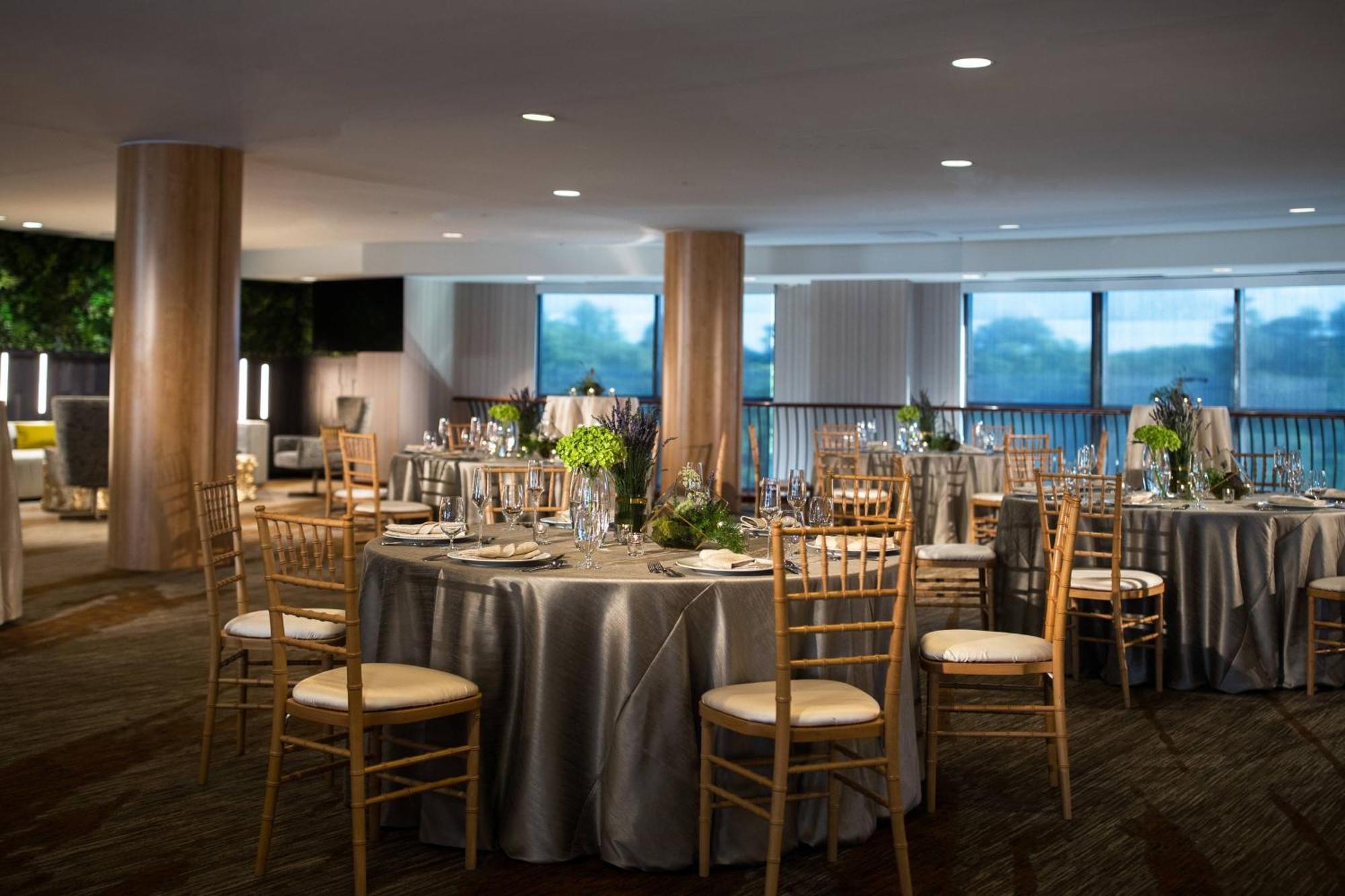 Renaissance Raleigh North Hills Hotel Екстериор снимка