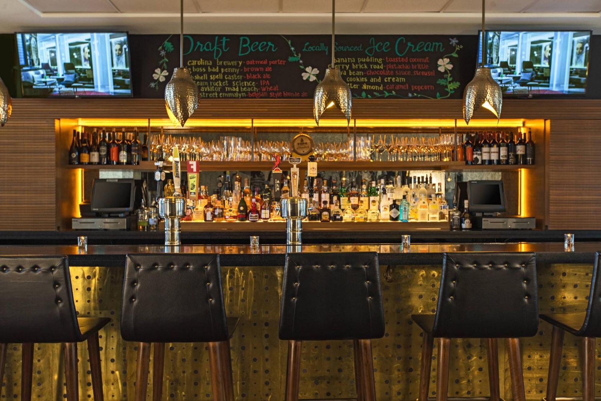 Renaissance Raleigh North Hills Hotel Екстериор снимка
