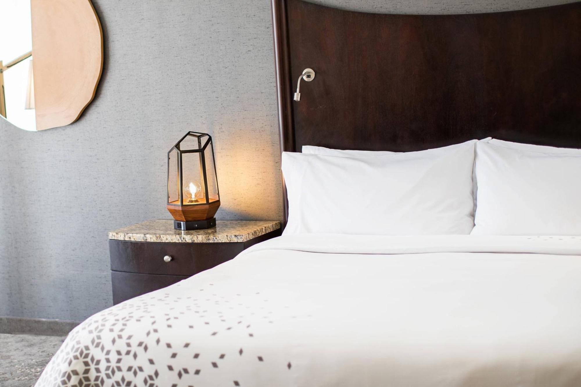 Renaissance Raleigh North Hills Hotel Екстериор снимка